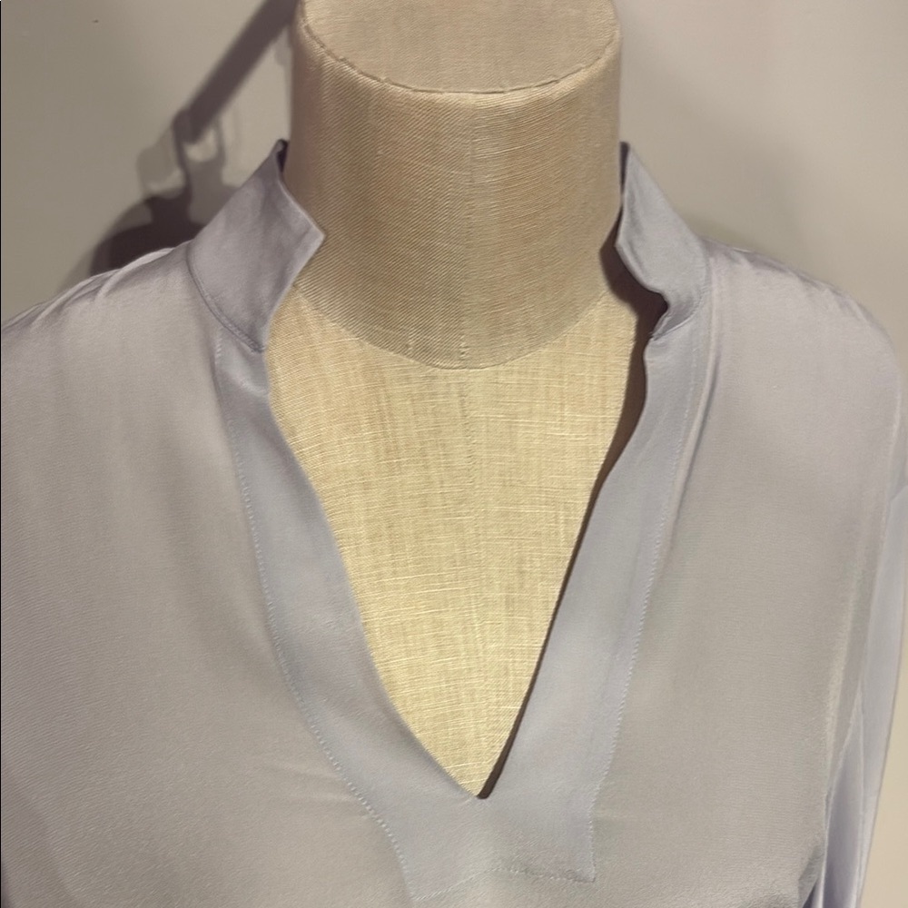 Judith and Charles Silk Blouse in Light lilac Gray Size M - Picture 7 of 14